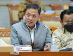 Temui Pendemo di DPR, Habiburokhman Dilempari Botol dan Nyaris Diamuk Massa