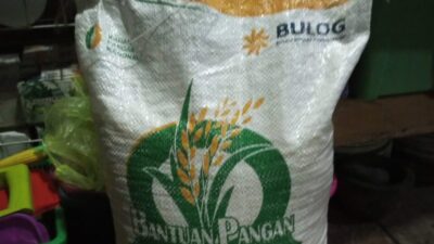 Warga Dusun Pagar Silok Protes Bantuan Beras yang Tak Sesuai
