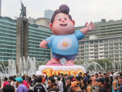 Balon Raksasa Karakter Don Meriahkan Perayaan 8 Juta Penonton Film Jumbo