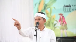 Bengun Sepak Bola Jabar, KDM Targetkan Satu Lapangan Profesional per Kecamatan