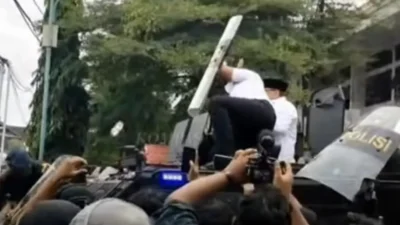 Bupati Pati Sudewo Dilempari Botol Saat Temui Massa, Permintaan Maaf Tak Meredakan Situasi