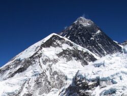 Salju di Puncak Everest Menipis, Ratusan Mayat Pendaki Tersingkap