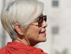 Peneliti: Stres Bisa Tingkatkan Munculnya Uban Sebelum Usia 30 Tahun