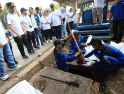 Atasi Banjir, Pemkot Jaksel Keruk Total Kali Uangan dan Saluran di Pesanggrahan