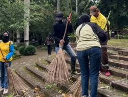 Respons Keluhan Warga, 100 Personel Gabungan Bersihkan Kawasan Kebun Binatang Bandung