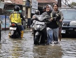 Banjir Rendam 28 Rumah di Derwati Bandung, BPBD Ingatkan Potensi Gangguan Kesehatan