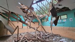 Plafon Lapuk, Dua Ruang Kelas SDN Ciganas Sukabumi Ambruk Jelang Ujian