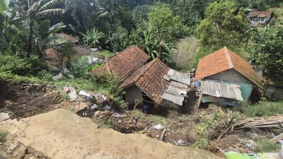 Hujan Ekstrem Picu Longsor di Kutawaringin, Belasan Rumah di Enam Kampung Rusak Berat